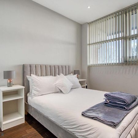 Cosy 1-Bed By Heathrow Airport Apartment Лондон Екстериор снимка