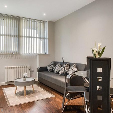 Cosy 1-Bed By Heathrow Airport Apartment Лондон Екстериор снимка