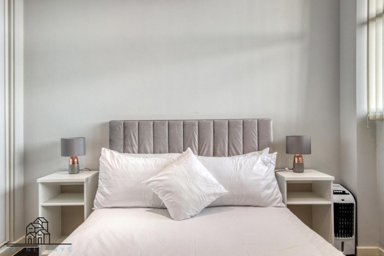 Cosy 1-Bed By Heathrow Airport Apartment Лондон Екстериор снимка