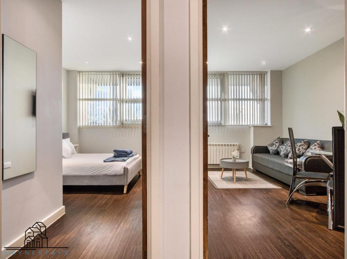 Cosy 1-Bed By Heathrow Airport Apartment Лондон Екстериор снимка